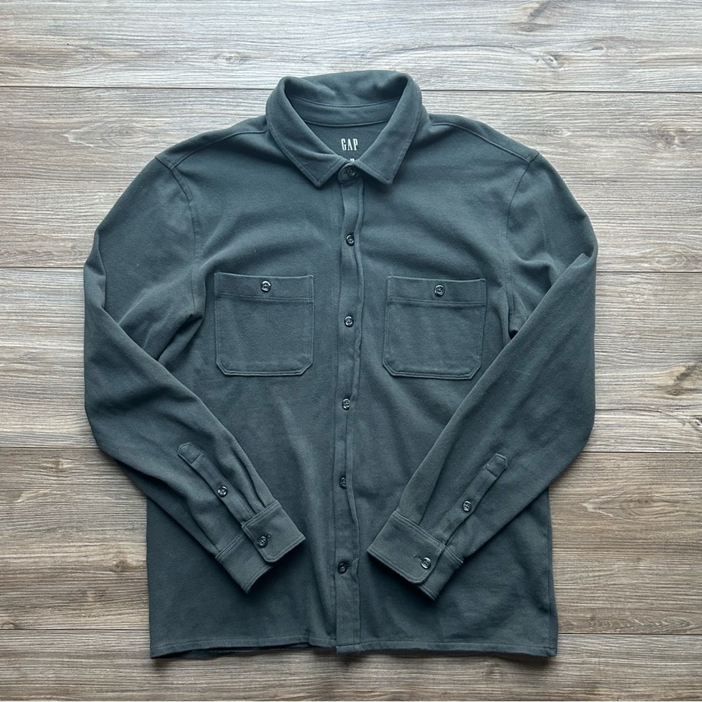 Gap | Button Down Jersey Shirt Jacket in Evergreen (X-Small) - Picture 6 of 9
